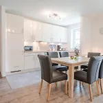 Strandhaeuser Lindenstrasse Ostseeschwaermerei * 克伦胡森