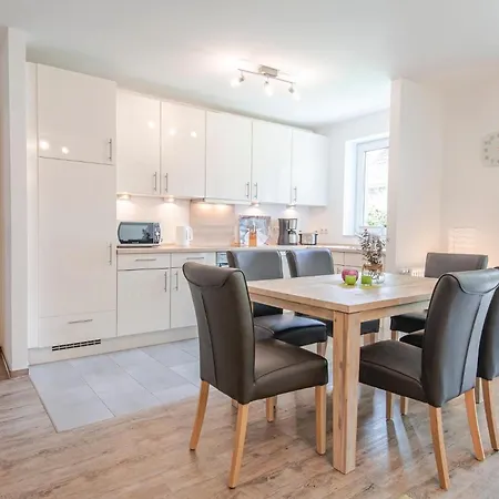 Strandhaeuser Lindenstrasse Ostseeschwaermerei * Kellenhusen