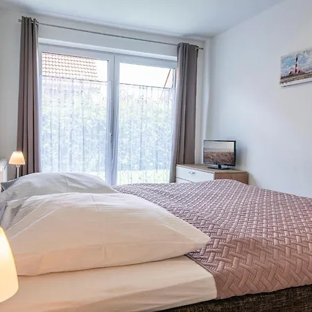 Strandhaeuser Lindenstrasse Ostseeschwaermerei