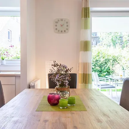 Strandhaeuser Lindenstrasse Ostseeschwaermerei * Kellenhusen