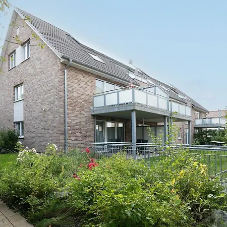 Strandhaeuser Lindenstrasse Ostseeschwaermerei
