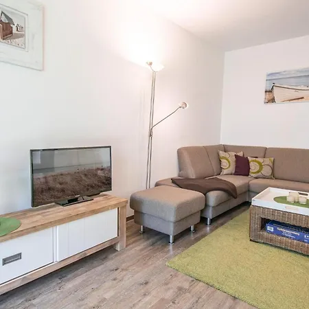 Strandhaeuser Lindenstrasse Ostseeschwaermerei