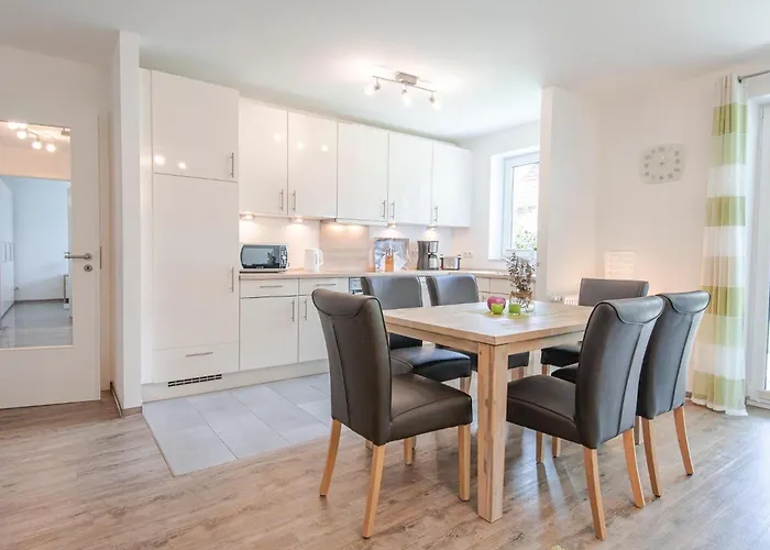 Strandhaeuser Lindenstrasse Ostseeschwaermerei * Kellenhusen