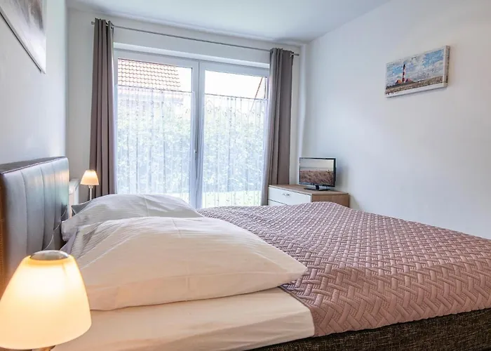 Strandhaeuser Lindenstrasse Ostseeschwaermerei